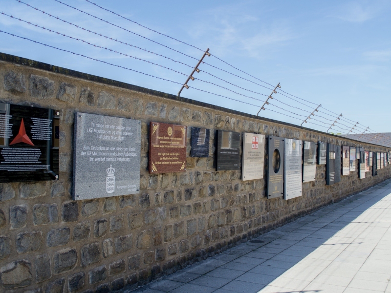 Odhalení pamětní desky v KT Mauthausen