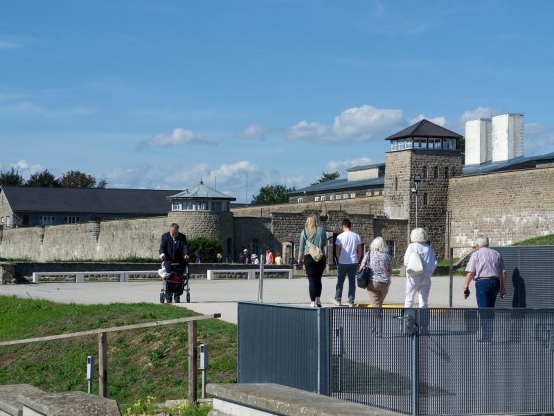 Odhalení pamětní desky v KT Mauthausen