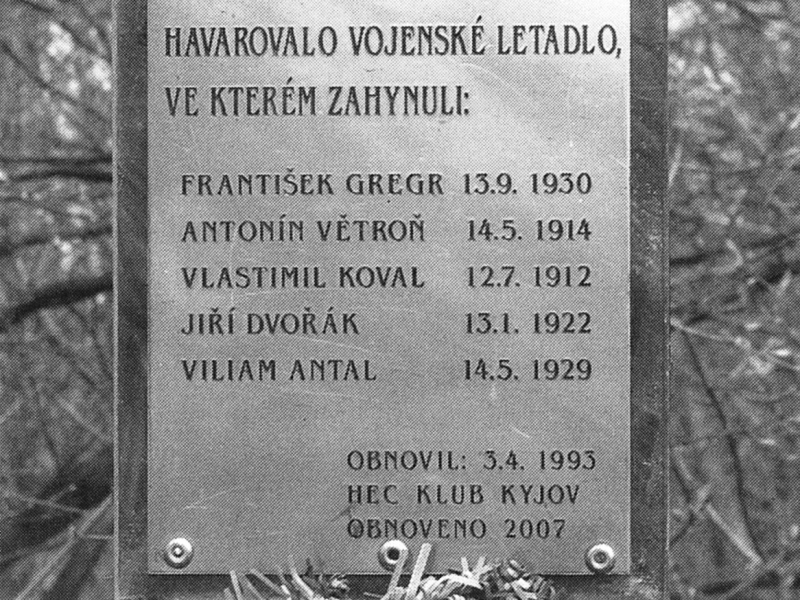 Obětem havárie na vrcholu kopce Bradlo