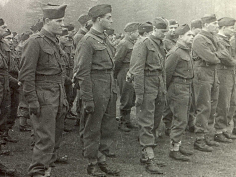 O.Pechal v Britské uniformě při nástupu - Anglie