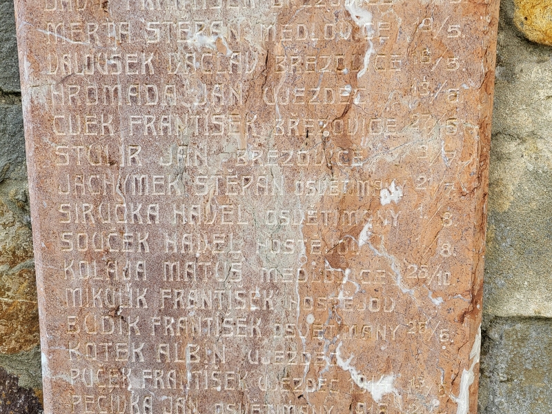 Pomník padlým z první světové války na hřbitově v Osvětimanech