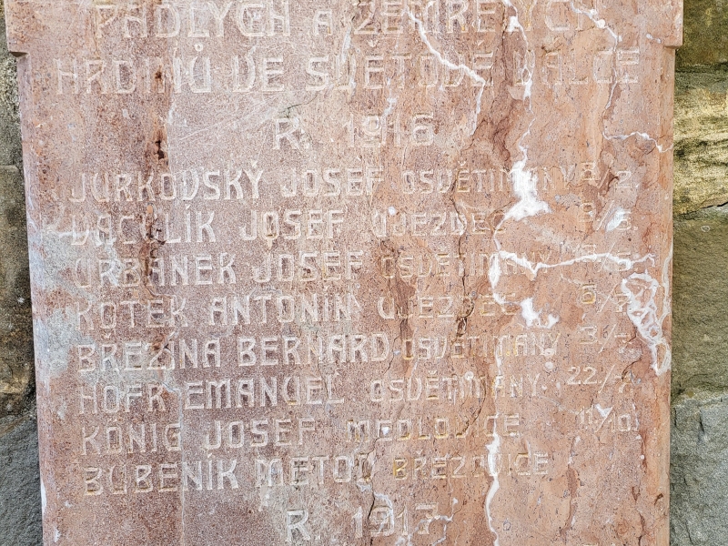 Pomník padlým z první světové války na hřbitově v Osvětimanech