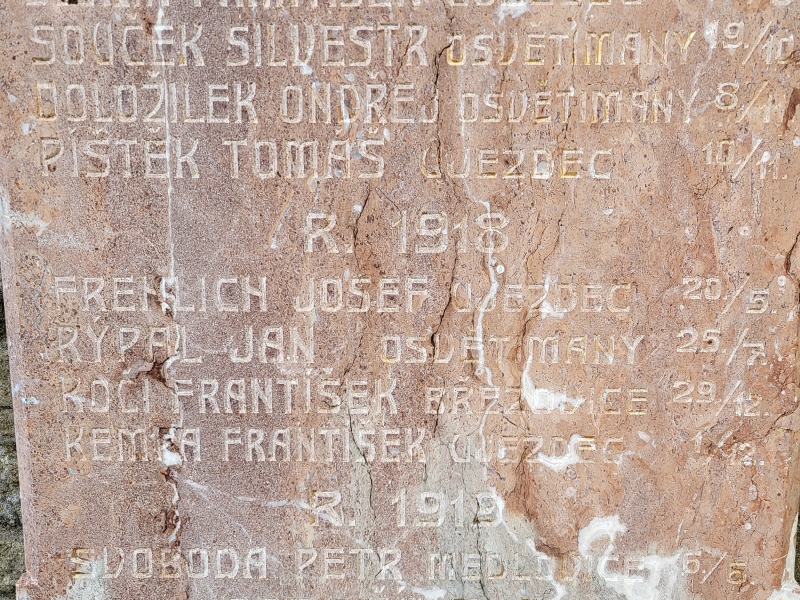 Pomník padlým z první světové války na hřbitově v Osvětimanech